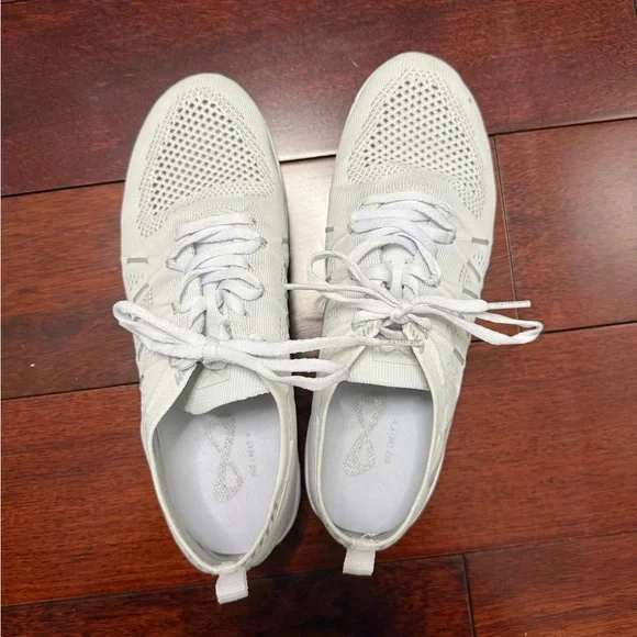 Like new nfinity flyte shoes size 9 - Picture 3 of 5